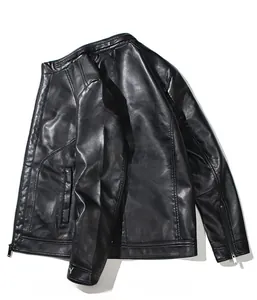 Détails d'une veste noire en similicuir pour homme avec col montant et zips en métal