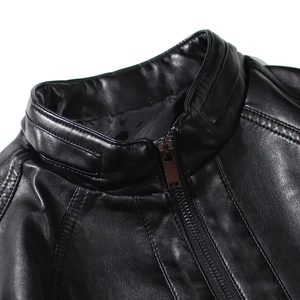 Veste en similicuir noir pour homme avec col montant et détail de fermeture éclair