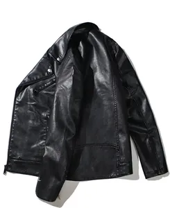 Détails de la veste de motard en cuir PU noir avec boutons métalliques et fermetures éclair