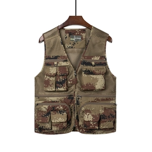 Men's outdoor photography vest with jungle digital camouflage and mesh pockets