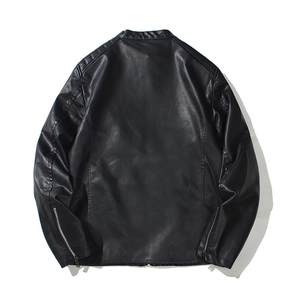 Veste homme en similicuir noir style motard avec col montant et détails d'épaules matelassés