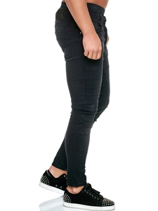 Détails du jean biker skinny noir pour homme avec panneaux plissés et bords usés