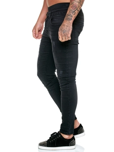 Détails du jean biker noir slim pour homme avec empiècements plissés et genoux déchirés