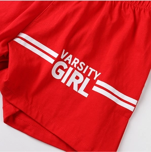 Short de sport rouge pour hommes avec imprimé Varsity Girl blanc et texture coton