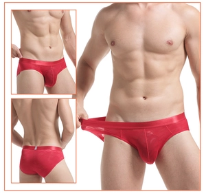 Slip rouge pour hommes en maille semi-transparente avec détails d'imprimés lèvres