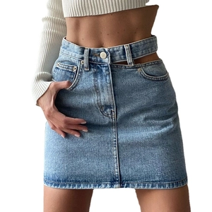 Jupe Courte en Jean Taille Haute Délavée Bleu Clair pour Femme Avec Détail Découpé à la Mode Jupe Moulante Décontractée Été