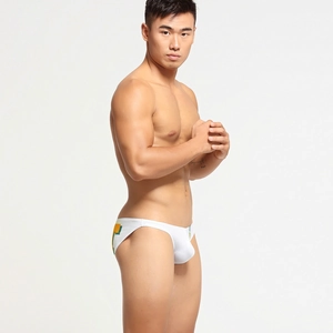 Dettaglio slip uomo bianco a vita bassa con stampe geometriche gialle e verdi vivaci