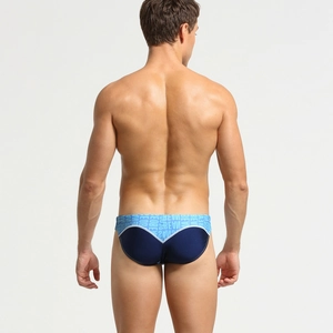 Vue arrière du slip de bain homme color-block avec tons bleus et imprimés de lettres