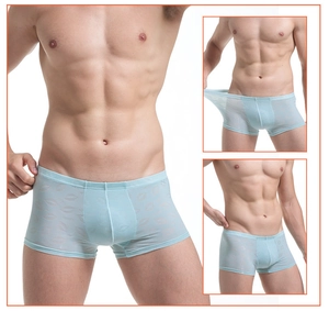 Détails de boxer homme bleu clair transparent avec motifs baisers et texte love