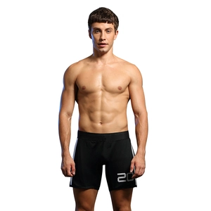 Short de sport en maille noire pour homme avec numéro 20 et bandes blanches latérales
