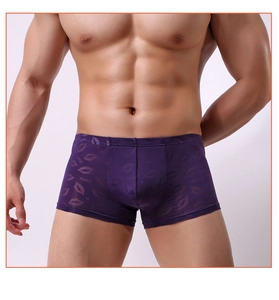 Vue détaillée du boxer violet fin pour homme avec imprimé Love et taille élastiquée