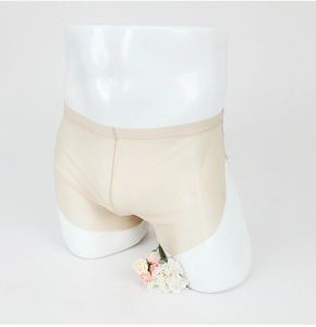 Dettaglio dei boxer da uomo senza cuciture con tessuto mesh traspirante e fascia elastica