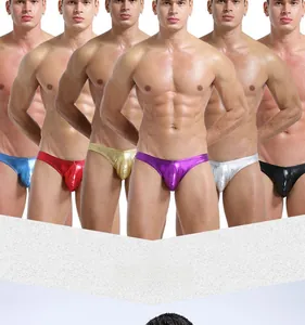 Strings métalliques pour hommes en six couleurs avec finition brillante et coupe ajustée