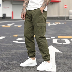 Pantaloni cargo uomo verde oliva con tasche laterali e coulisse in vita stile streetwear