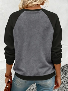 Vue arrière d'un sweat-shirt gris à manches raglan noires avec des bords-côtes