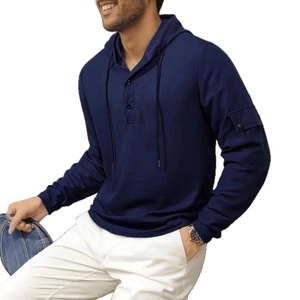 Dunkelblauer Waffelstrick-Kapuzenpullover für Herren mit Ärmeltasche und Henley-Ausschnitt