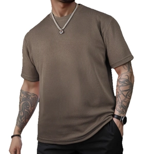 Herren T-Shirt in Khaki mit Waffelstruktur Rundhalsausschnitt und lockerem Schnitt
