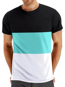 Détail d'un t-shirt à manches courtes avec empiècements en blocs de bleu, blanc et noir