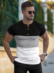 Λεπτομέρεια από τρίχρωμη μπλούζα Henley για άνδρες με κουμπιά και κοντά μανίκια σε στενή γραμμή