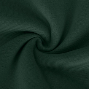 Nahaufnahme der dicken dunkelgrünen Strickstofftextur mit 3D-Spiralfaltenmuster