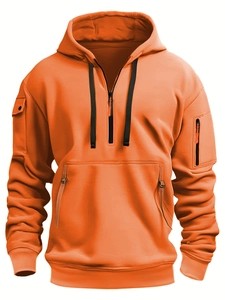 Detailansicht des leuchtend orangen Herren-Hoodies mit Reißverschlusstaschen am Ärmel