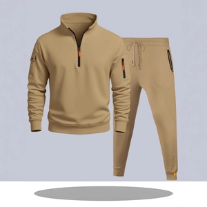 Survêtement homme kaki avec sweat à capuche demi-zip et pantalon de jogging assorti