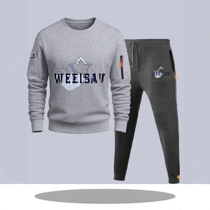 Heren sportpak set met lichtgrijze hoodie en donkergrijze joggingbroek van hoge kwaliteit