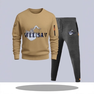 Heren sportset van bruine sweatshirt en antracietgrijze joggingbroek met ritszakken