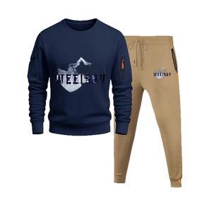 Heren sportset in marineblauw en kaki met oranje ritsdetails en geprint logo-ontwerp