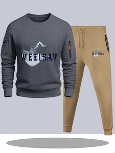 Detail van de mouw van het sweatshirt met een functionele ritszak en oranje trekker