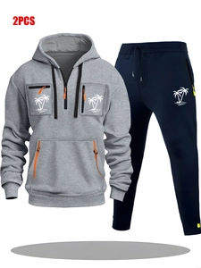 Vue détaillée du sweat gris avec zips orange, imprimé palmier et pantalon bleu marine