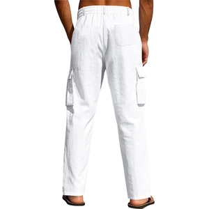 Vue arrière du pantalon cargo blanc en lin avec poches à rabat et texture tissée