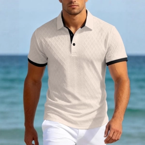 Polo en tricot pour homme beige avec bordures contrastées et motif jacquard texturé