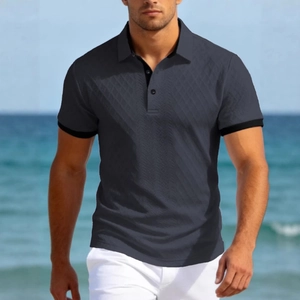 Polo homme gris anthracite avec motif jacquard en losanges et col contrasté élégant