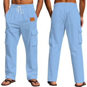 Vue détaillée du pantalon en lin bleu clair avec cordon de serrage et poches cargo