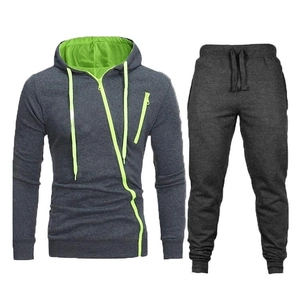 Survêtement homme gris avec détails zippés vert fluo et capuche pour sport de plein air