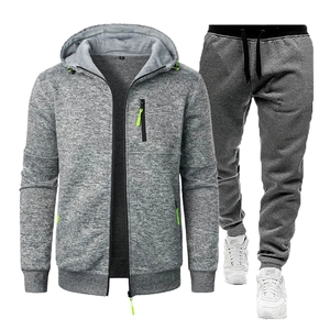 Grijs sportpak voor heren met trainingsjack met capuchon en joggingbroek voor fitness