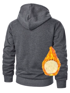Détail d'un sweat à capuche thermique pour homme avec doublure polaire et bords-côtes