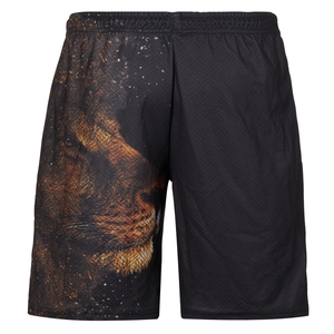 Detailansicht des schnelltrocknenden Stoffes und realistischer 3D-Löwenprint auf Shorts