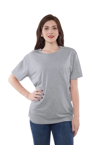 Détail du t-shirt de chimiothérapie avec boutons-pression aux épaules pour l'accès au port