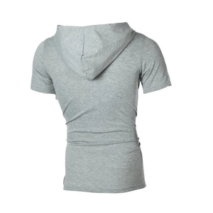 Vista trasera de camiseta gris para hombre con capucha y manga corta de corte holgado