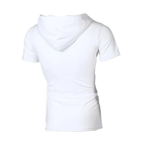 Vista trasera de una camiseta blanca de manga corta con capucha de suave mezcla de algodón