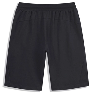 Détail du short de sport noir avec taille élastique et coutures latérales ergonomiques