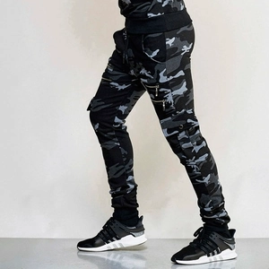 Men's slim fit camo joggers featuring multi-pocket cargo design and elastic tapered cuffs