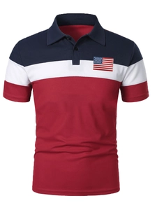 Détail d'un polo color-block avec col propre et broderie du drapeau américain sur la poitrine