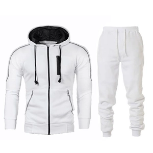 Herren Freizeit-Trainingsanzug in Weiß mit Kapuzenjacke und passender Jogginghose im Set
