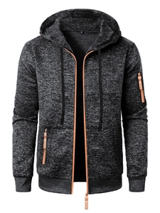 Détail du sweat à capuche gris avec bordure orange et tirettes de fermeture Sporting