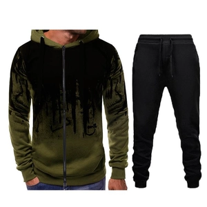 Détail d'un survêtement homme avec sweat à capuche zippé à imprimé éclaboussures et pantalon