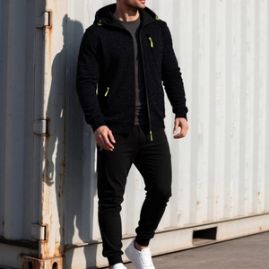 Survêtement de sport noir pour homme avec capuche et détails de fermeture éclair néon