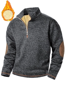 Detail van grijze fleece hoodie met 1/4 rits, bruine elleboogstukken en oranje stiksels
